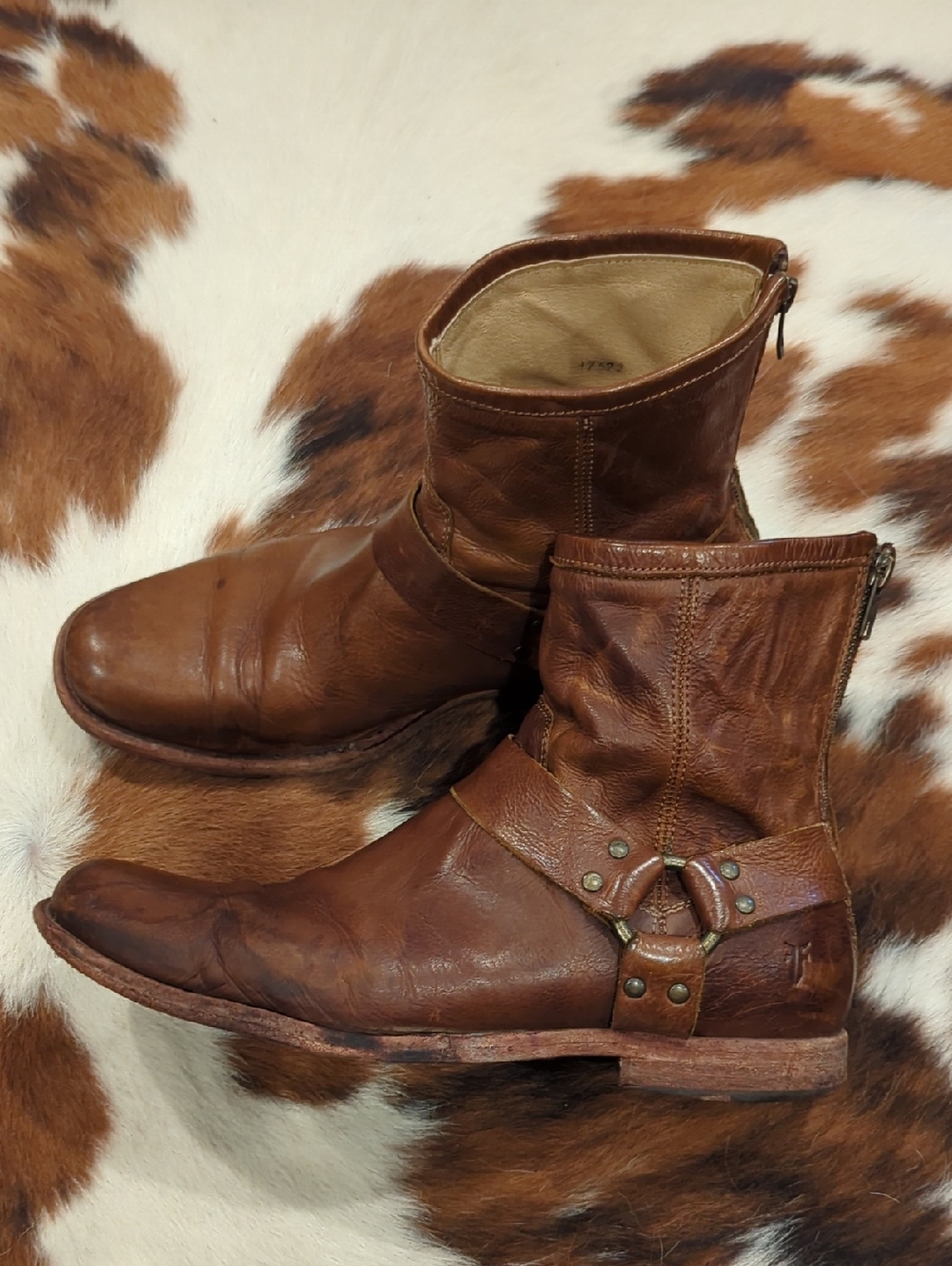 Frye Phillip Harness classic ankle boot featuring a Vintage Leather Construction - Picture 8 of 16